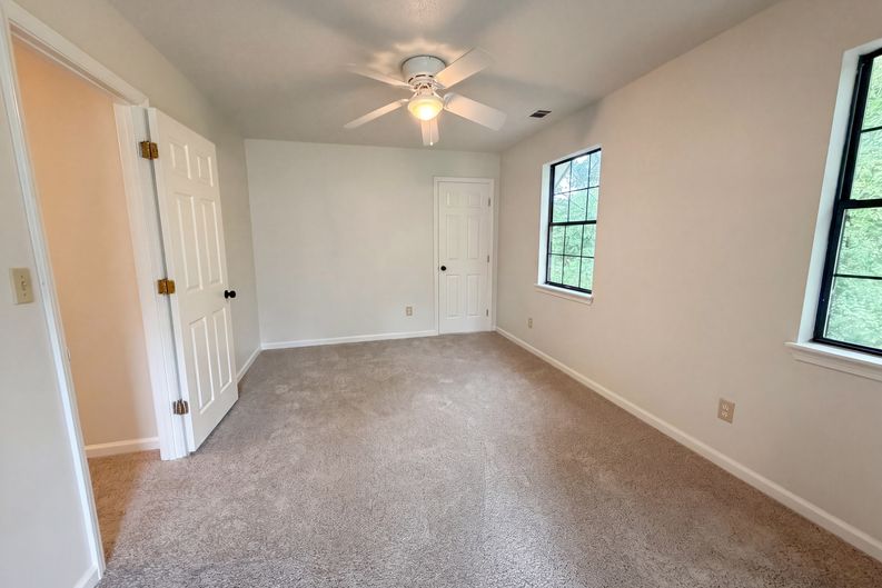 Photo 13 of 24 of 1223 6th St, Pleasant Grove, AL