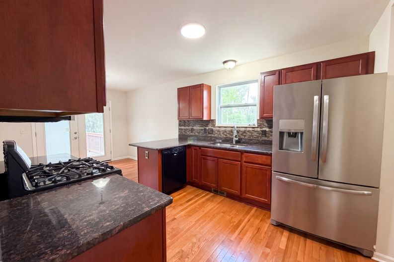Photo 7 of 21 of 5988 Treetops Dr, Romulus, MI