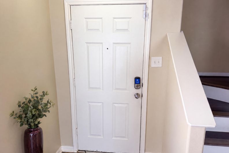 Photo 23 of 28 of 10250 Rolleston Ln, Houston, TX