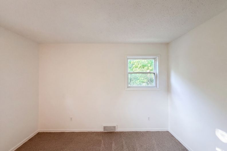 Photo 10 of 19 of 5243 N Lydia Ave, Kansas City, MO