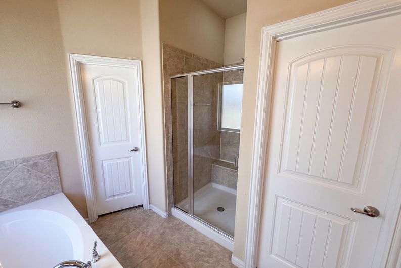 Photo 11 of 16 of 3912 Gennaker Dr, Denton, TX