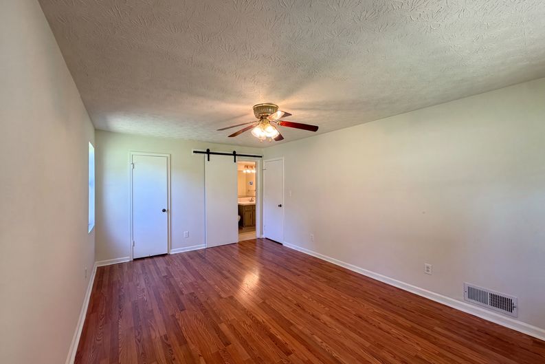 Photo 4 of 27 of 104 Belair Ln, Stockbridge, GA