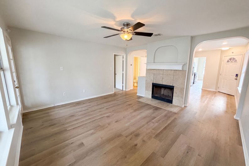 Photo 3 of 30 of 2026 Cardinal Ln, Lewisville, TX