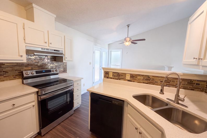 Photo 6 of 17 of 3117 Verdugo Dr, Raleigh, NC