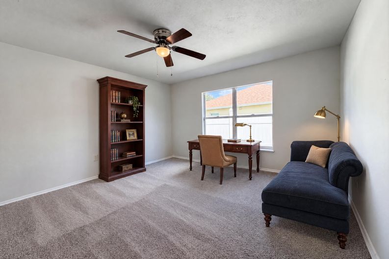 Photo 13 of 26 of 2158 Willesdon Dr W, Jacksonville, FL