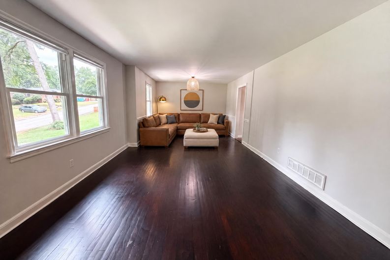 Photo 3 of 29 of 1710 Fairhaven Dr, Columbia, SC