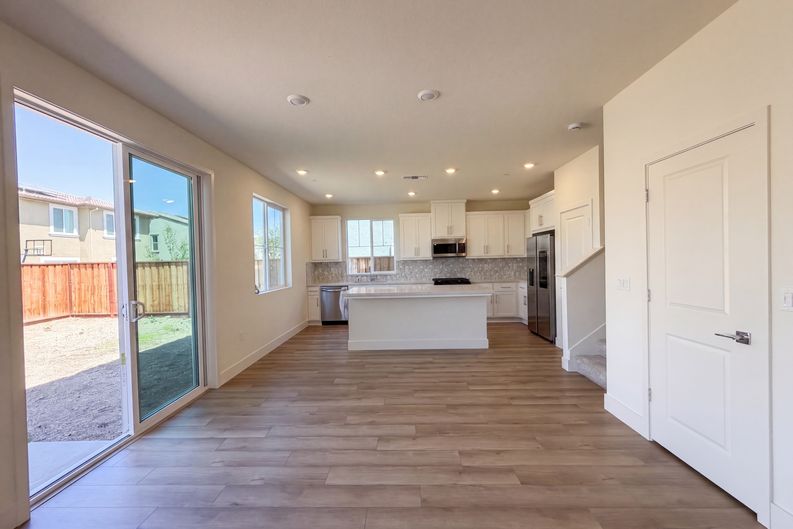 Photo 16 of 49 of 5699 Kusnick Ave, Tracy, CA