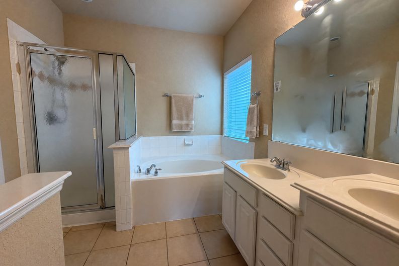 Photo 11 of 29 of 7002 Crockett Ridge Dr, Richmond, TX