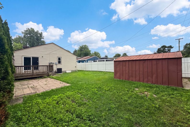 Photo 5 of 19 of 33522 Fernwood St, Westland, MI