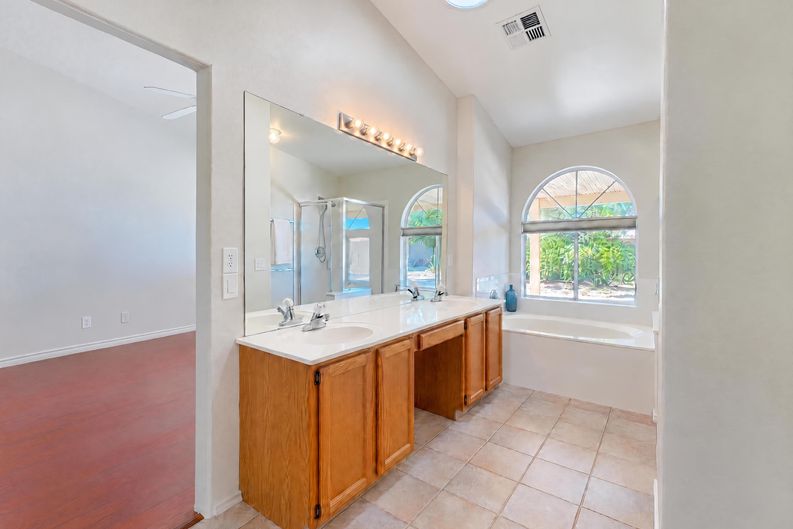 Photo 17 of 25 of 7746 W Wahalla Ln, Glendale, AZ