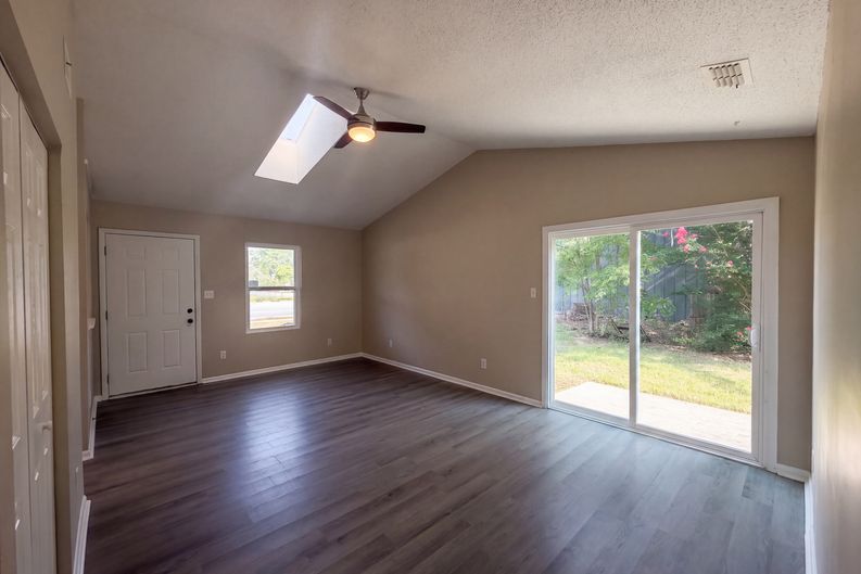 Photo 7 of 16 of 1549 Bingham Dr, Fayetteville, NC