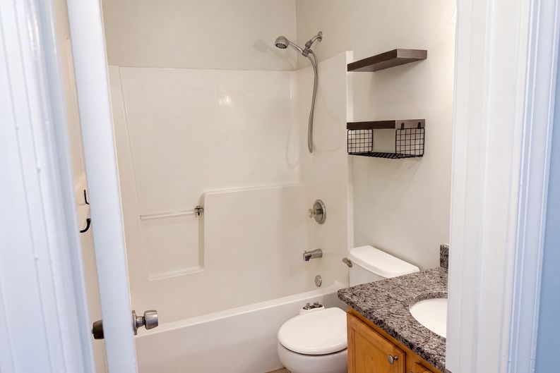 Photo 6 of 22 of 8749 Christopher Ln, Warrenton, VA