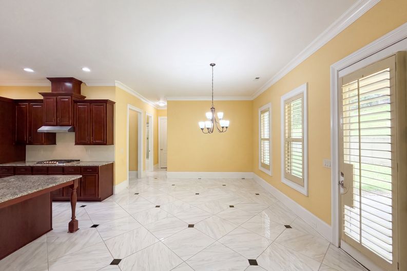 Photo 10 of 41 of 332 Warwick Pl, McDonough, GA