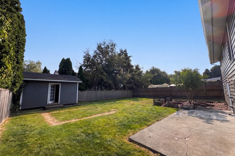 Photo 18 of 21 of 422 116th Pl SW, Everett, WA
