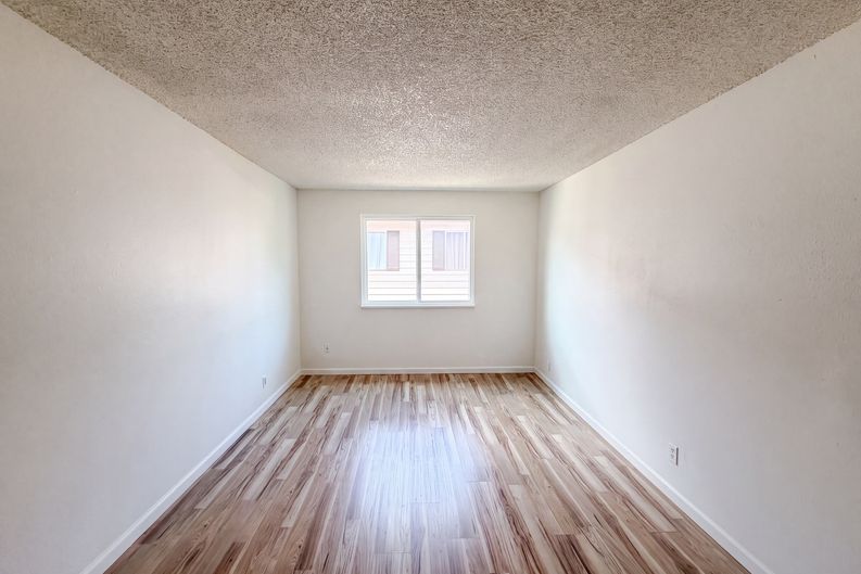 Photo 5 of 18 of 9867 Lane St, Thornton, CO