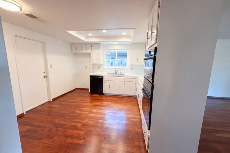 Photo 6 of 36 of 6800 Havenhurst Dr, Sacramento, CA