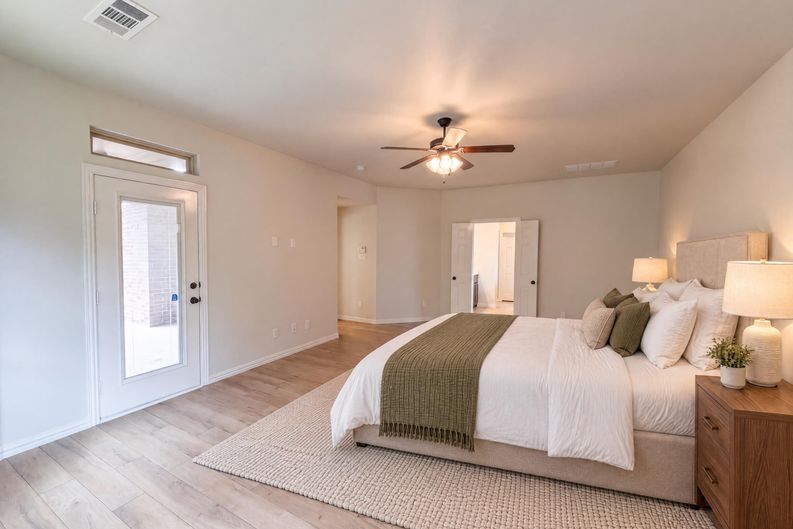 Photo 4 of 39 of 9332 Kaitlyn Ct, Lantana, TX