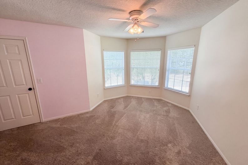Photo 17 of 25 of 19401 Atasca Oaks Dr, Humble, TX