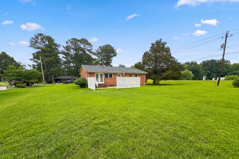 Photo 20 of 21 of 2401 N Hills Dr, New Bern, NC