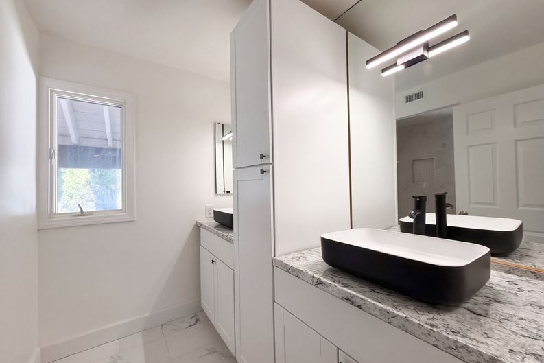 Photo 9 of 17 of 11569 Viking Ave, Porter Ranch, CA