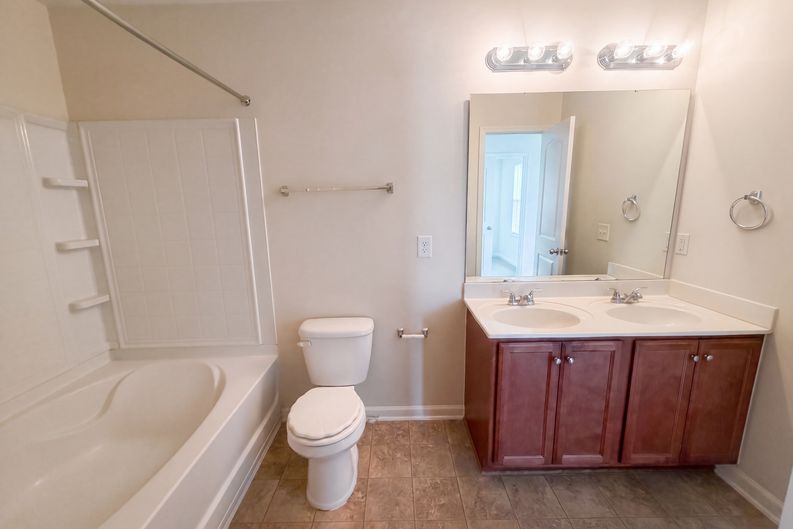 Photo 18 of 22 of 741 Cairn Cir, Burlington, NC