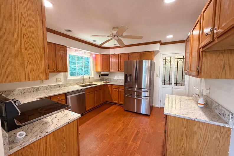 Photo 17 of 66 of 4819 Powell Rd, Fairfax, VA