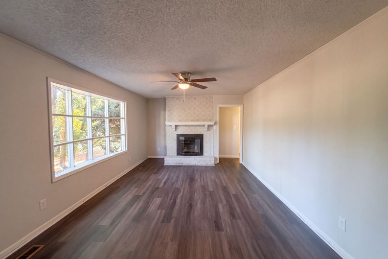 Photo 9 of 20 of 2101 Fordham Dr, Fayetteville, NC
