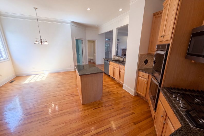 Photo 8 of 41 of 3725 Wescott Way, Sandy Springs, GA