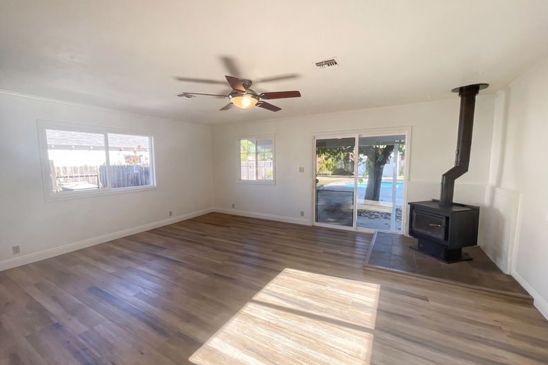 Photo 10 of 29 of 3450 Sierra View Ln, Sacramento, CA