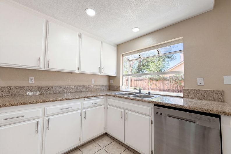 Photo 8 of 28 of 5545 W Avenue L6, Lancaster, CA