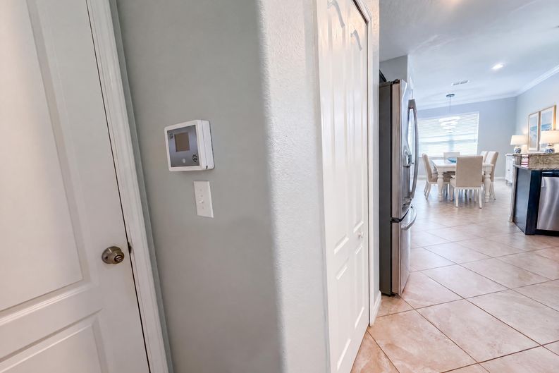 Photo 10 of 37 of 626 Tanana Fall Dr, Ruskin, FL