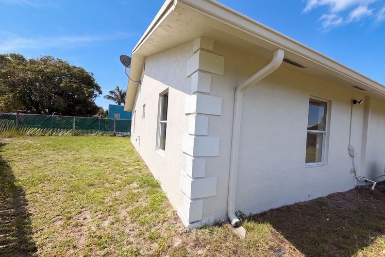 Photo 18 of 20 of 1418 S K St, Lake Worth Beach, FL