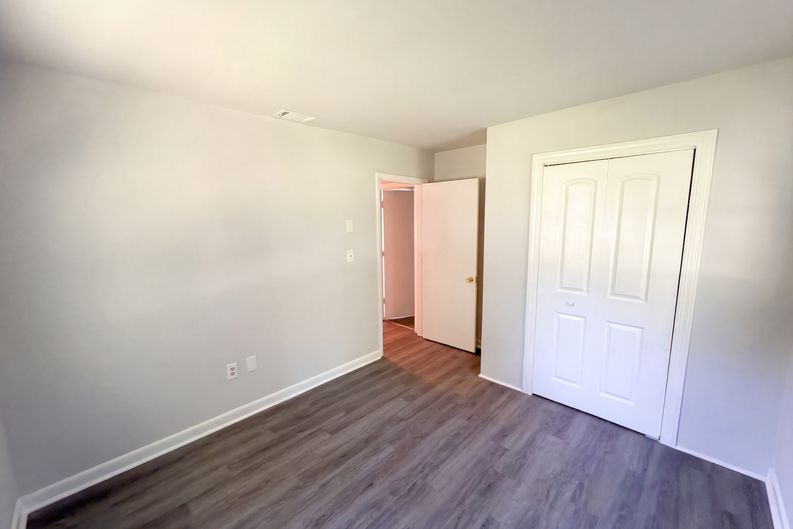 Photo 12 of 24 of 6531 Rosecran Dr, Charlotte, NC