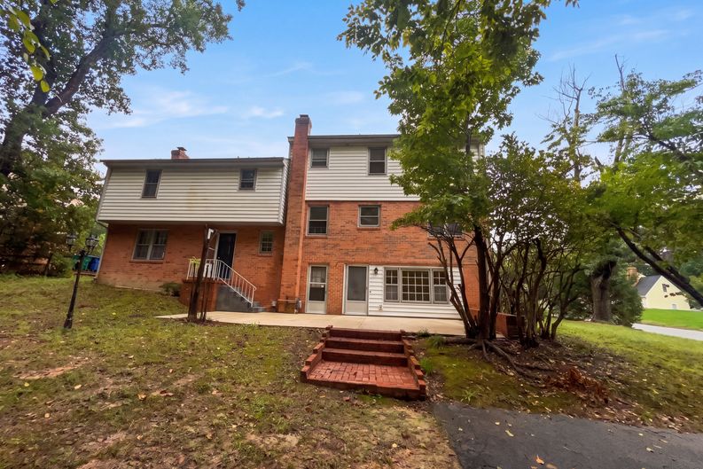 Photo 5 of 29 of 1600 Donora Ct, Henrico, VA