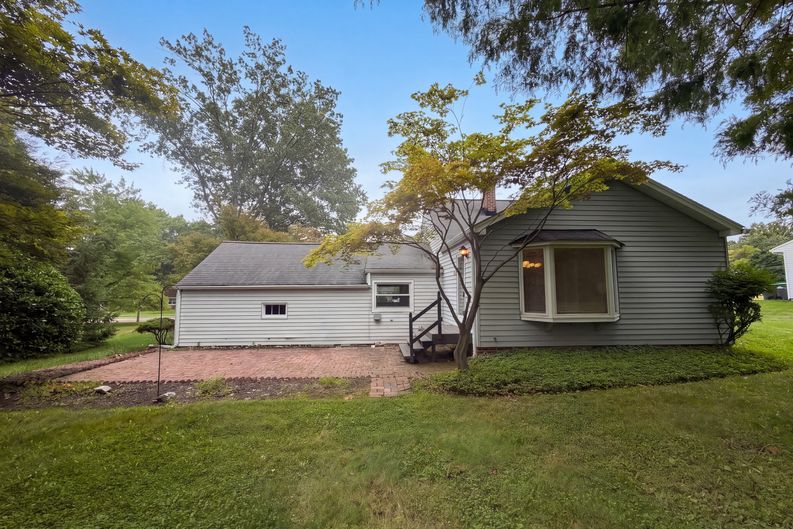 Photo 5 of 26 of 6652 Oakwood Dr, Independence, OH