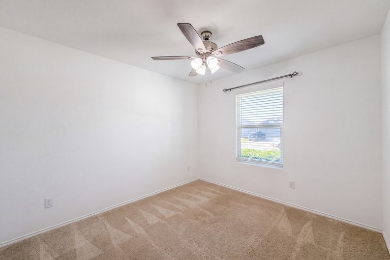 Photo 5 of 26 of 408 Riverside Dr, Princeton, TX