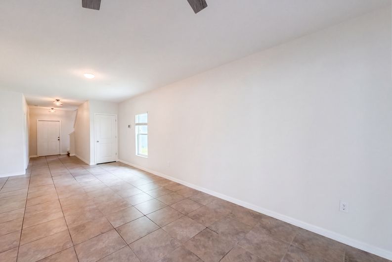 Photo 12 of 42 of 10448 Carloway Hills Dr, Wimauma, FL