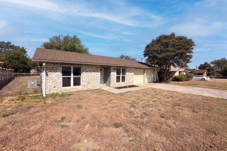 Photo 14 of 17 of 2105 Kirk Ave, Killeen, TX