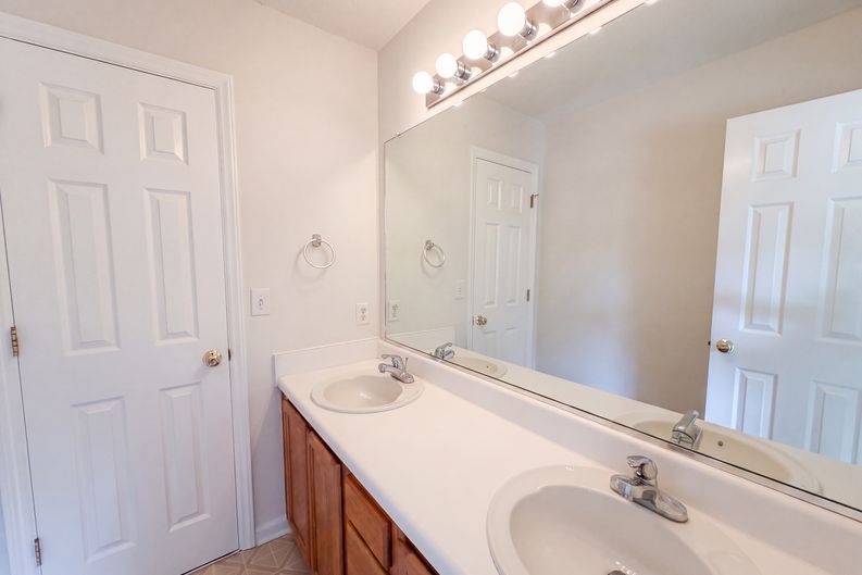 Photo 17 of 22 of 889 Salem Pointe Ln, Winston Salem, NC