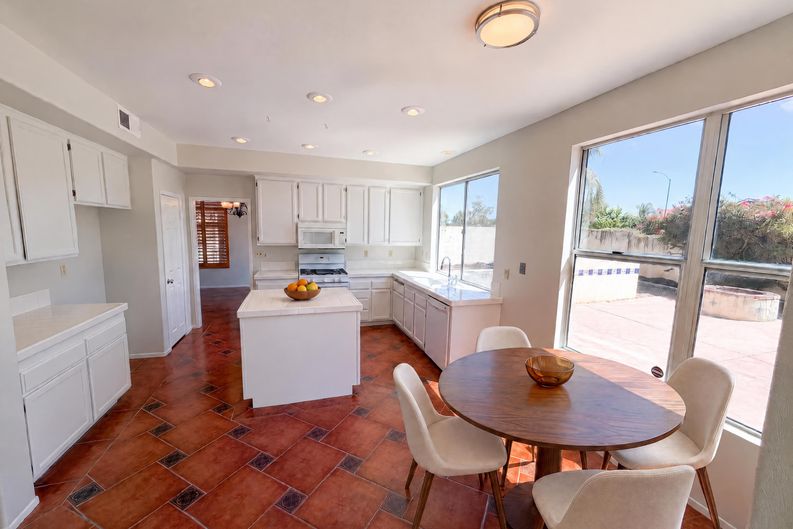 Photo 3 of 25 of 8932 Mesa Oak Dr, Riverside, CA
