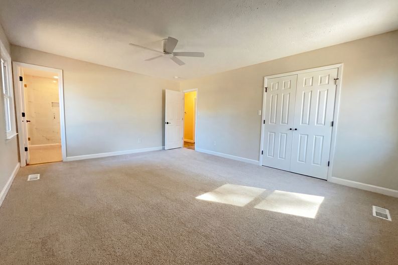 Photo 4 of 23 of 5048 Kerry Downs Rd, Hoover, AL