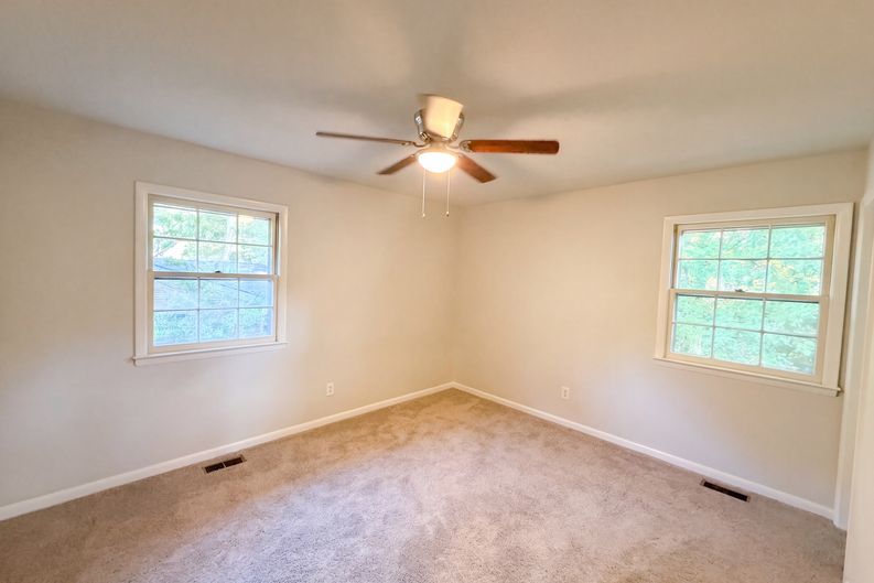 Photo 17 of 22 of 917 Hillview Dr, Cary, NC