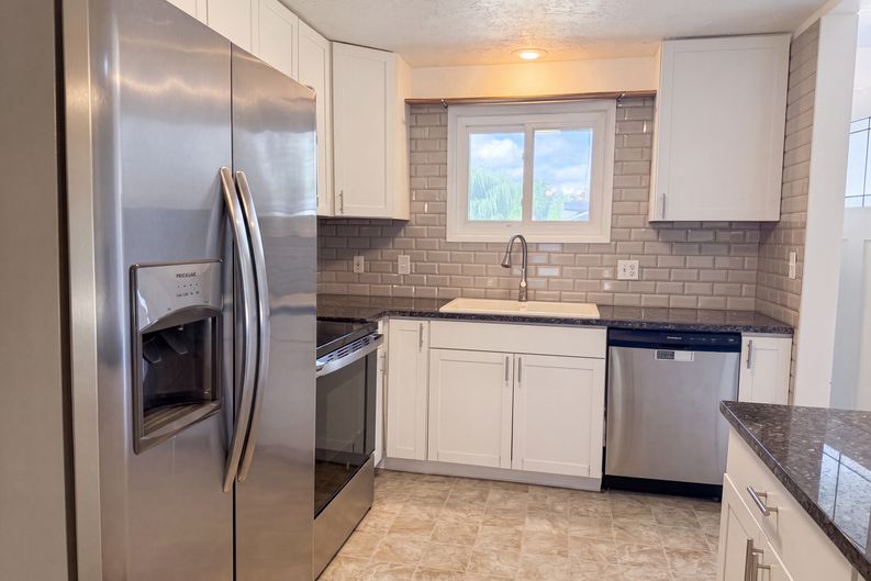 Photo 8 of 21 of 220 NE Cambridge Cir, Corvallis, OR