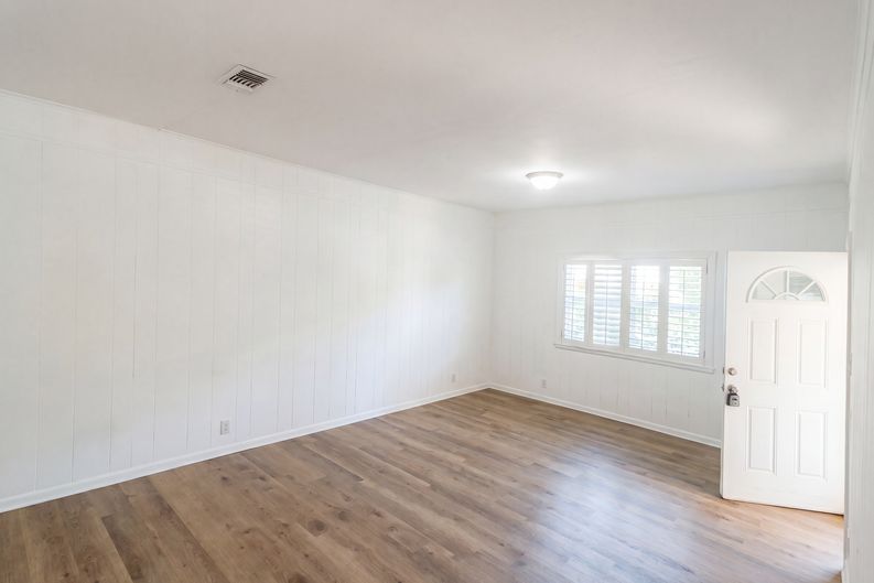 Photo 17 of 20 of 421 N 3rd St, Jacksboro, TX