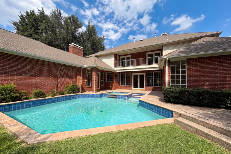 Photo 5 of 27 of 2533 Vista Creek Ct, Garland, TX