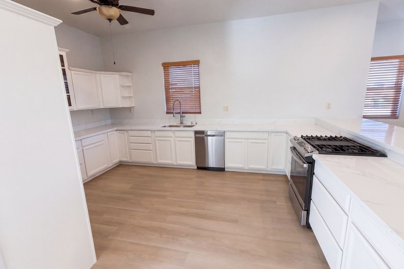Photo 17 of 66 of 51340 W Iver Rd, Aguila, AZ