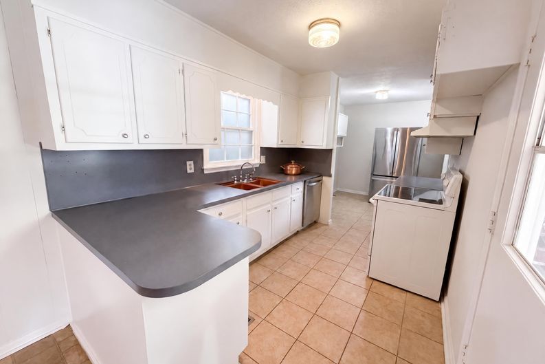 Photo 12 of 21 of 1276 Robin Rd NE, Conyers, GA