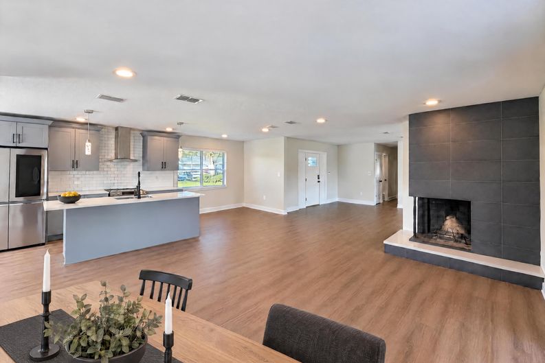Photo 3 of 22 of 2160 De Las Flores Ave, Bartow, FL