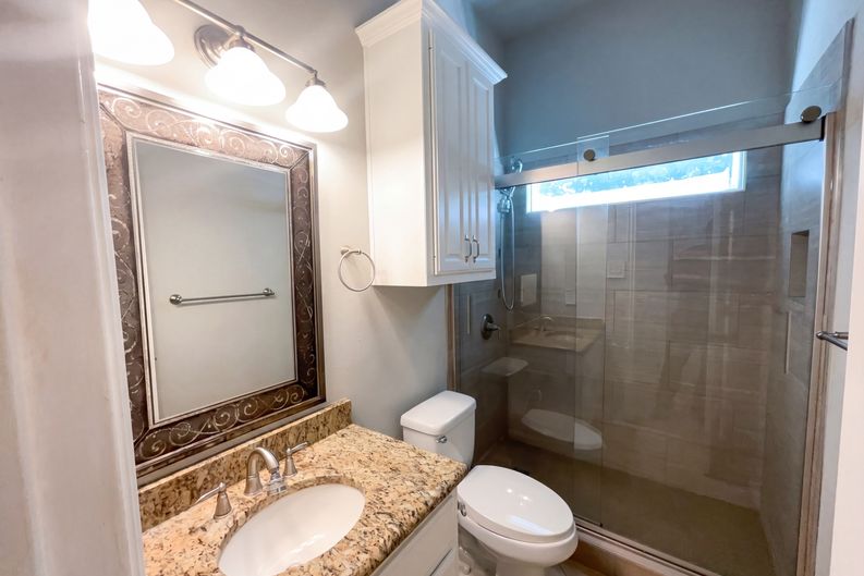 Photo 15 of 19 of 2400 Creekview Dr, Plano, TX