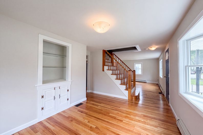 Photo 7 of 37 of 4 MacArthur Cir, Peabody, MA